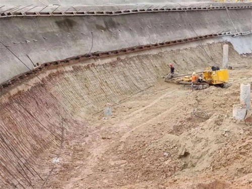 阿瓦提基坑边坡加固